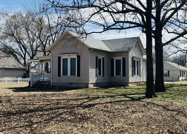 Property at 400 S East St, Mt Vernon, MO 65712, 2 beds, 2 baths