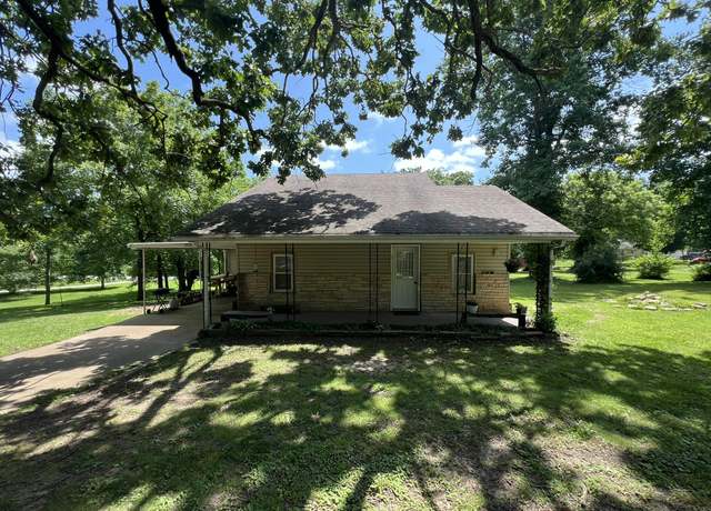 Property at 1010 Pine St, Cabool, MO 65689, 3 beds, 1 bath