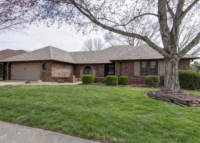 Property at 1866 S Oakmont Ave, Springfield, MO 65809, 3 beds, 2.5 baths