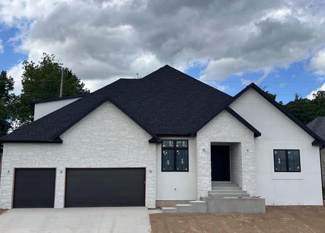 Property at 3927 E Woodhue St, Springfield, MO 65802, 5 beds, 3.5 baths