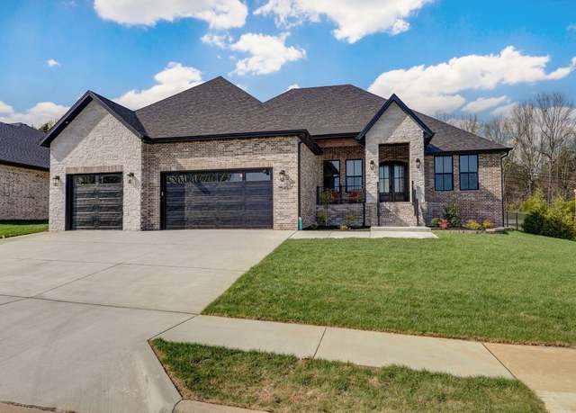 Property at 3945 E Woodhue St, Springfield, MO 65802, 4 beds, 2.5 baths