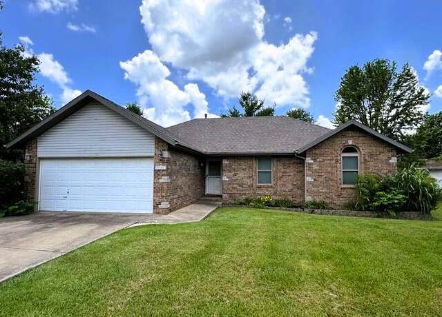 Property at 4818 W Kathryn Ct, Springfield, MO 65802, 3 beds, 2 baths