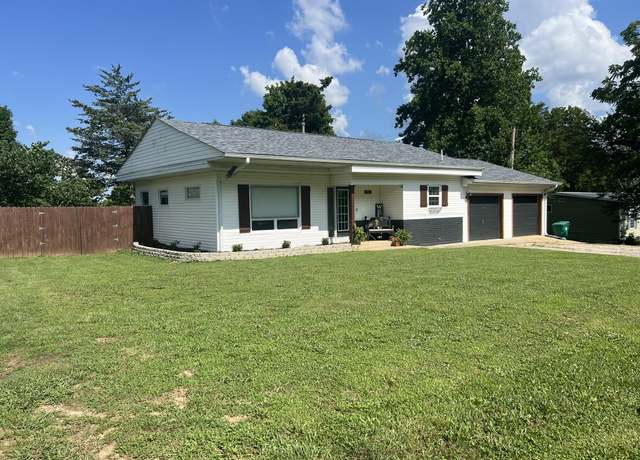 Property at 704 N Pine St, Willow Springs, MO 65793, 2 beds, 2.5 baths