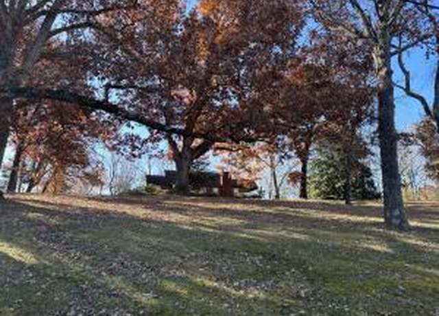 Property at 312 E Maple St, West Plains, MO 65775, 4 beds, 2 baths