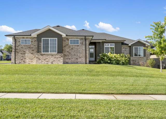 Property at 940 E Powers Ct, Nixa, MO 65714, 4 beds, 2 baths