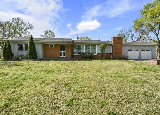Property at 2216 E Bancroft St, Springfield, MO 65804, 4 beds, 2.5 baths
