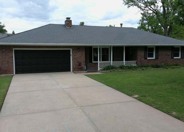 Property at 205 W Aven Ave, Nixa, MO 65714, 3 beds, 2 baths