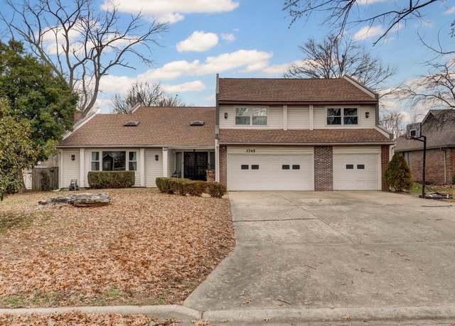 Property at 3745 W Maplewood St, Springfield, MO 65807, 4 beds, 3.5 baths
