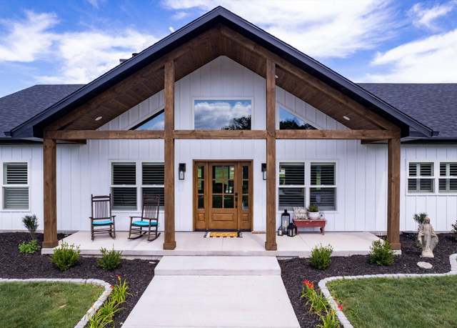 Property at 1074 Gideon Cave Rd, Marionville, MO 65705, 3 beds, 2.5 baths