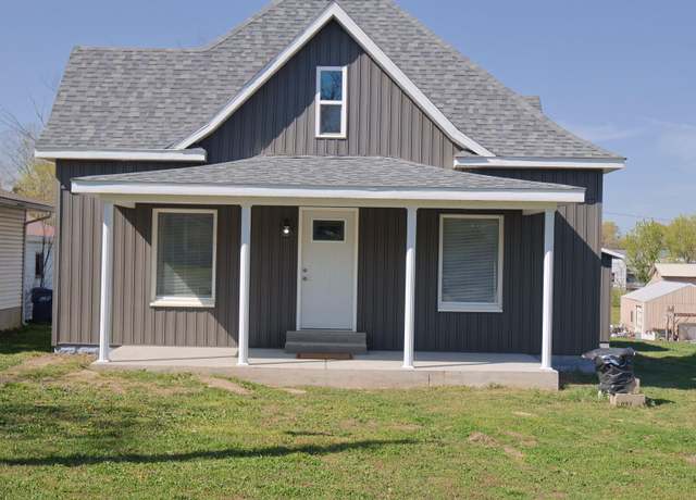 Property at 202 W Maple St, Mansfield, MO 65704, 5 beds, 2 baths