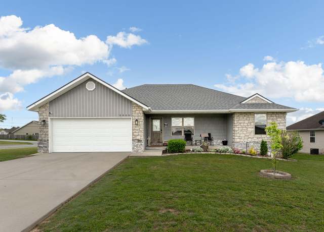 Property at 2000 S Oriole Ct, Ozark, MO 65721, 3 beds, 2 baths