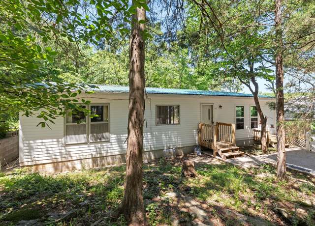 Property at 417 Greenbriar Ln, Hollister, MO 65672, 2 beds, 2 baths