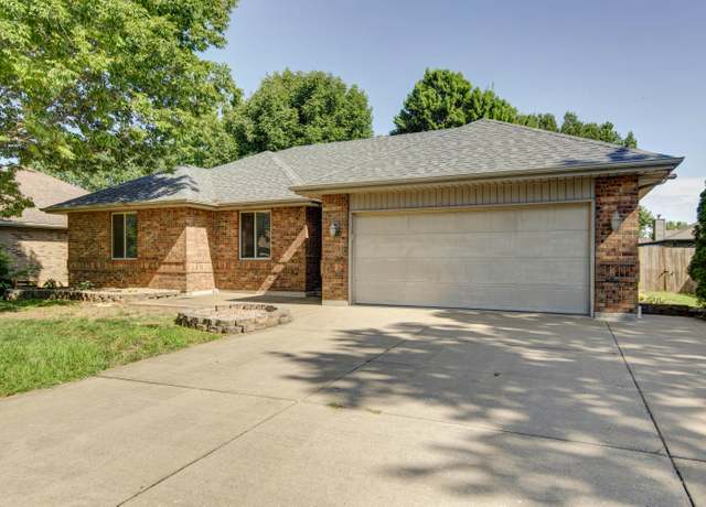 Property at 3545 W Roxbury St, Springfield, MO 65807, 4 beds, 3 baths