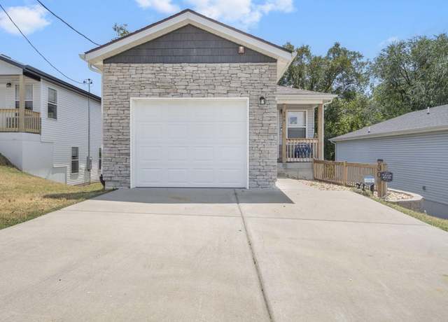 Property at 306 W College St, Branson, MO 65616, 3 beds, 2.5 baths