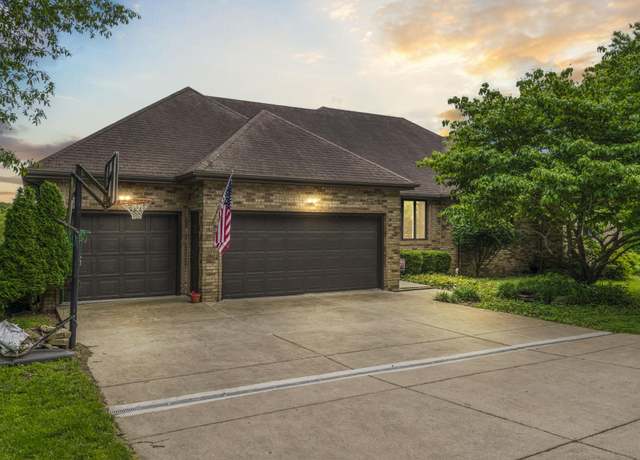 Property at 2642 W Blakey St, Springfield, MO 65810, 5 beds, 4.5 baths