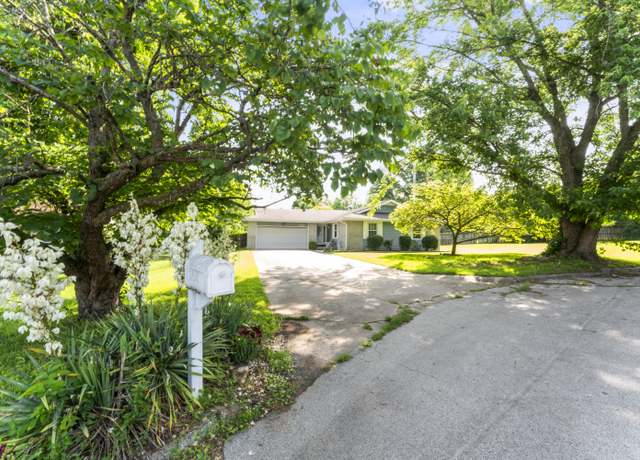 Property at 3752 S Moreland Ct, Springfield, MO 65807, 3 beds, 2 baths