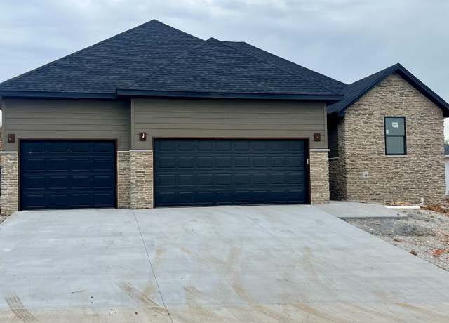 Property at 3084 E Heritage St, Republic, MO 65738, 4 beds, 2 baths