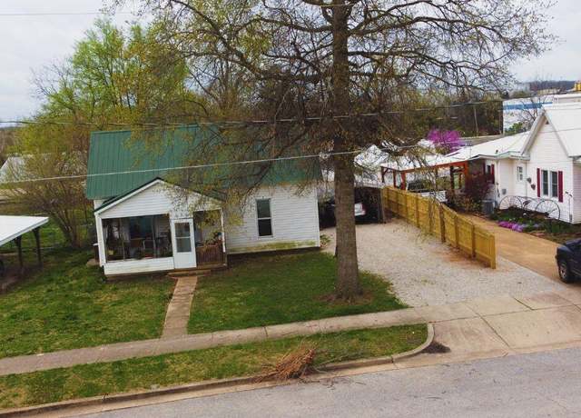 Property at 817 Main St, Cabool, MO 65689, 2 beds, 1 bath