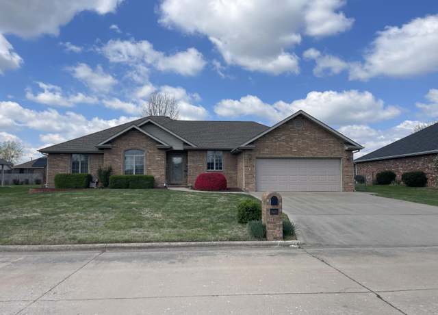 Property at 1605 S Meadow Ln, Bolivar, MO 65613, 3 beds, 2 baths
