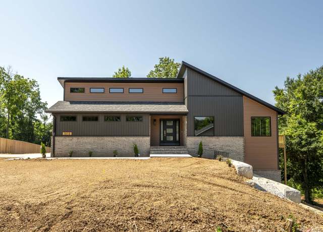 Property at 1512 W Parkview St, Ozark, MO 65721, 4 beds, 2.5 baths