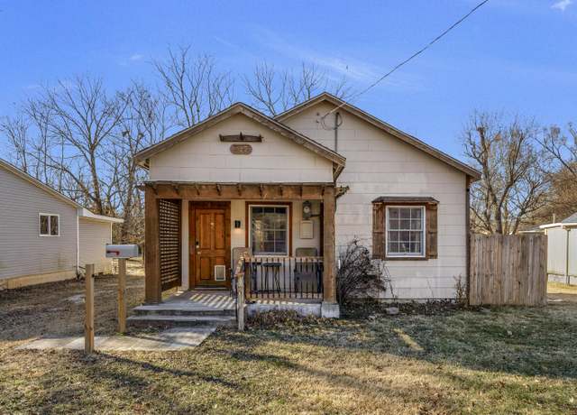 Property at 825 N Warren Ave, Springfield, MO 65802, 2 beds, 1 bath