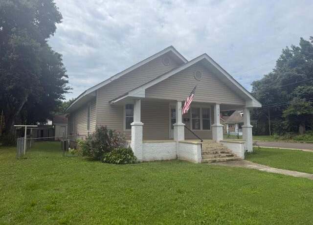 Property at 714 W Leyda Ave, West Plains, MO 65775, 2 beds, 1 bath