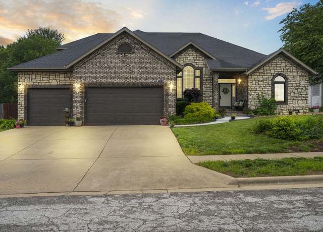 Property at 903 E Elizabeth St, Republic, MO 65738, 4 beds, 2.5 baths