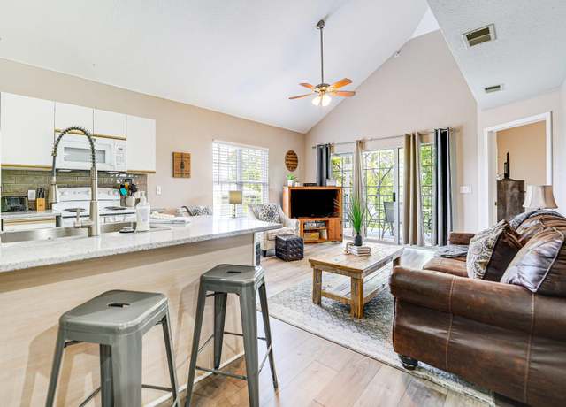 Property at 815 Holiday Rdg #9, Branson, MO 65616, 3 beds, 3 baths