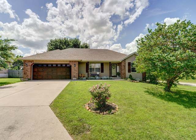 Property at 311 N Lexington Cir, Clever, MO 65631, 3 beds, 2 baths