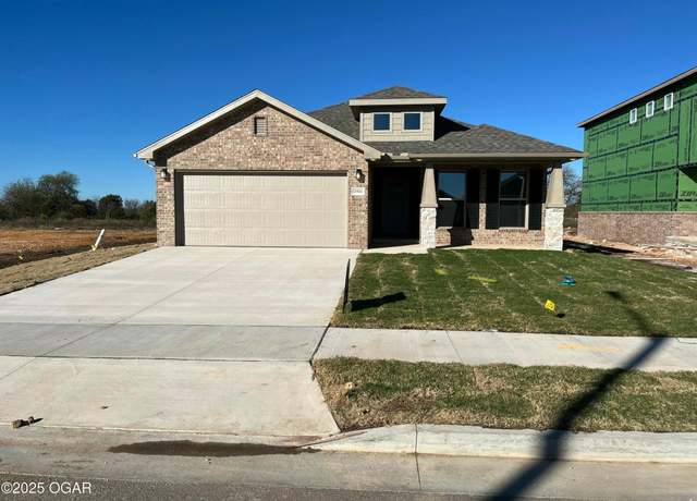 Property at 1511 E White Oak St, Joplin, MO 64801, 3 beds, 2 baths