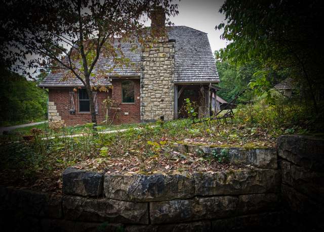 Property at 646 Rosewood Dr, Branson, MO 65616, 3 beds, 2.5 baths