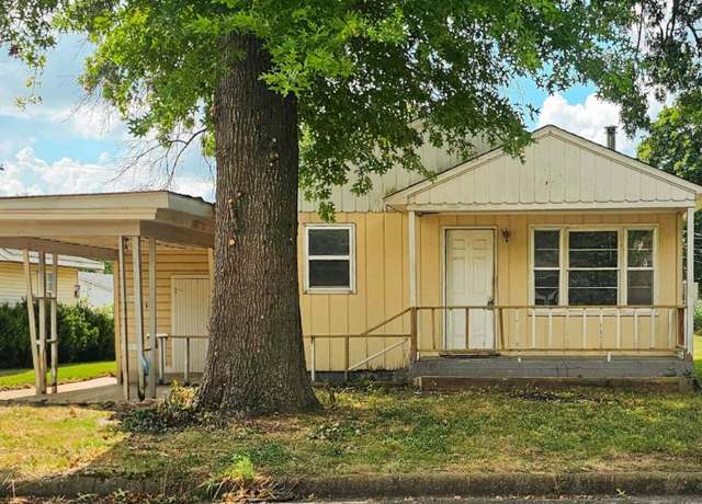 Property at 1034 7th St, West Plains, MO 65775, 3 beds, 1 bath