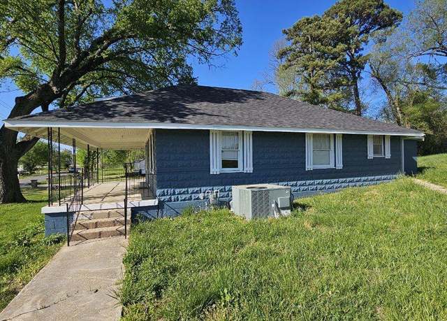 Property at 1612 S Jefferson St, Ava, MO 65608, 4 beds, 1.5 baths