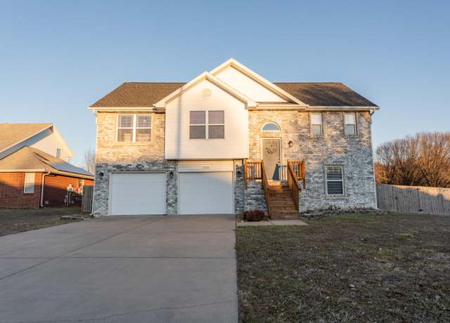 Property at 1908 N 21st St, Ozark, MO 65721, 4 beds, 3 baths
