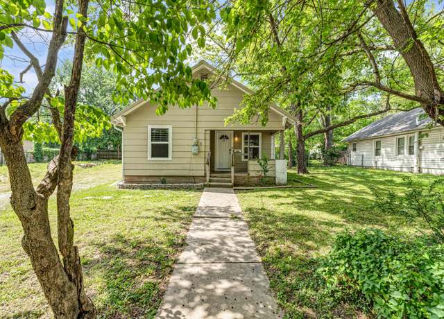 Property at 216 W Buffalo St, Bolivar, MO 65613, 2 beds, 1 bath