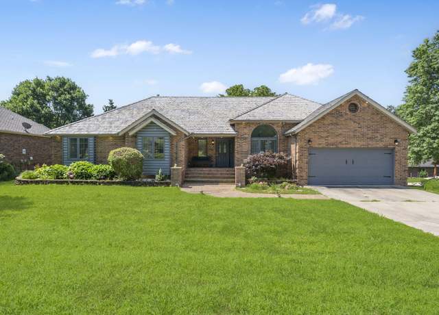Property at 930 W Sherwood Dr, Springfield, MO 65810, 6 beds, 3 baths