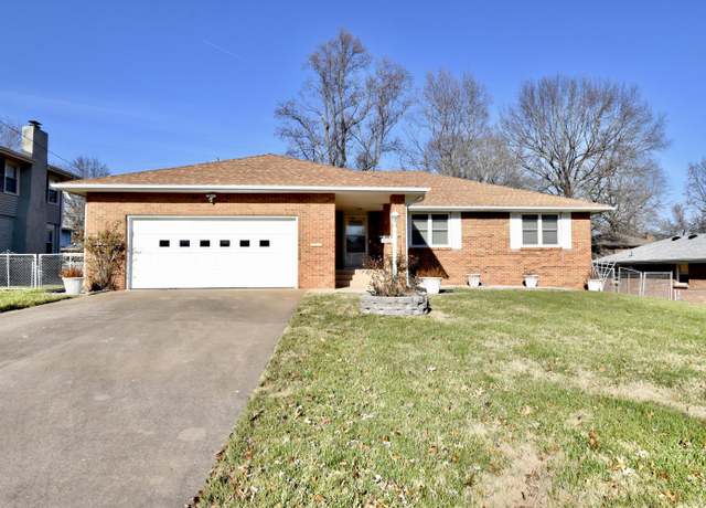 Property at 2319 E Raynell St, Springfield, MO 65804, 5 beds, 3 baths