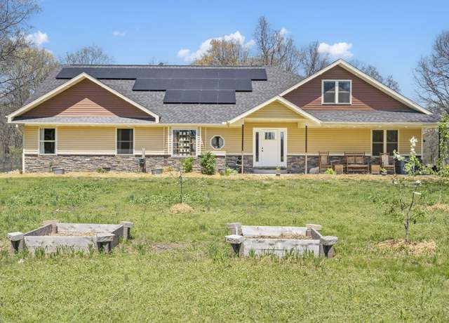 Property at 321 W Dade 122, Greenfield, MO 65661, 5 beds, 3 baths
