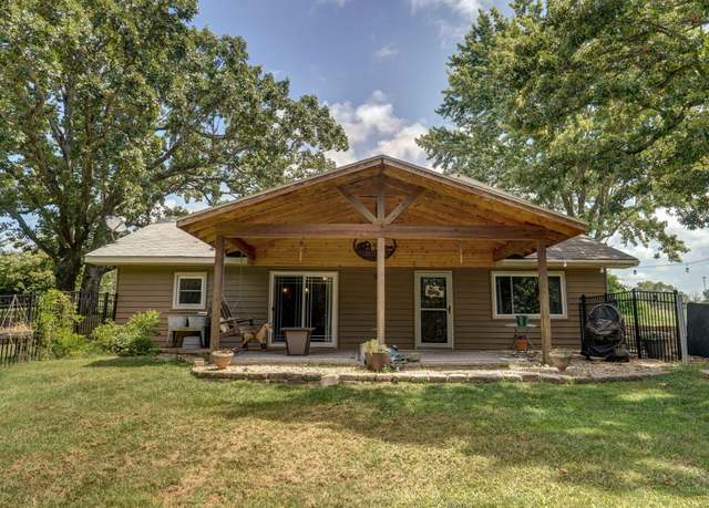 Property at 419 Rose Bud Dr, Marshfield, MO 65706, 3 beds, 2 baths