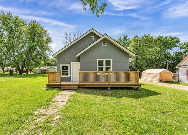Property at 333 N Clay St, Marshfield, MO 65706, 2 beds, 1 bath