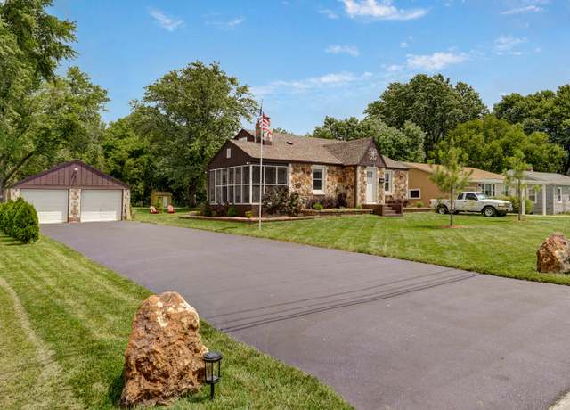 Property at 1841 E Dale St, Springfield, MO 65803, 2 beds, 1 bath
