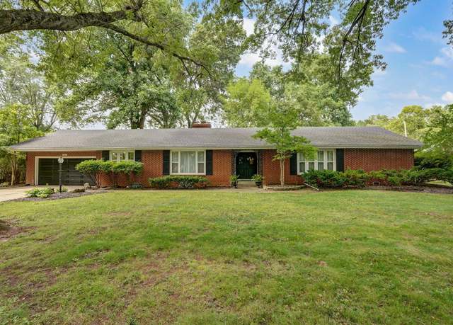Property at 2841 E Glenwood St, Springfield, MO 65804, 3 beds, 2 baths