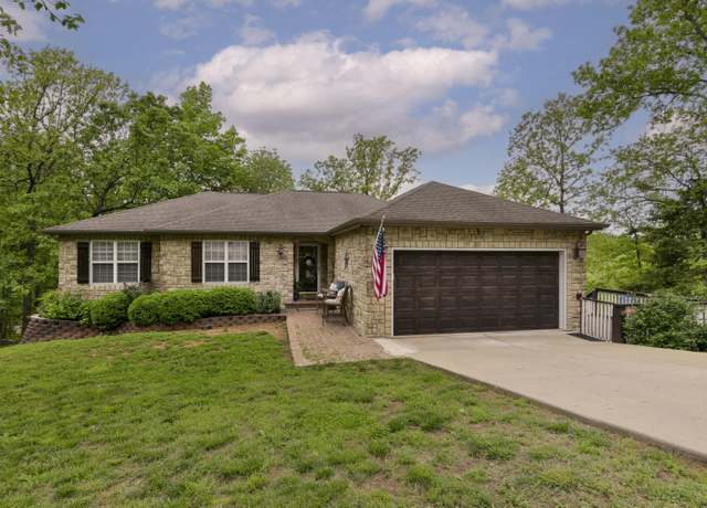 Property at 301 Oakview Dr, Ridgedale, MO 65739, 4 beds, 3 baths