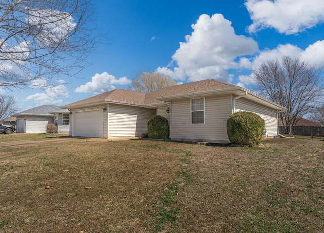 Property at 1674 S Eastland Ave, Springfield, MO 65802, 3 beds, 2 baths