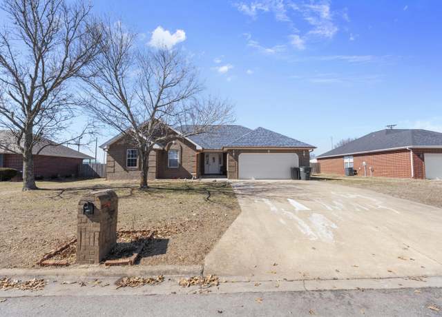 Property at 2451 S Hartford Ave, Bolivar, MO 65613, 3 beds, 2 baths
