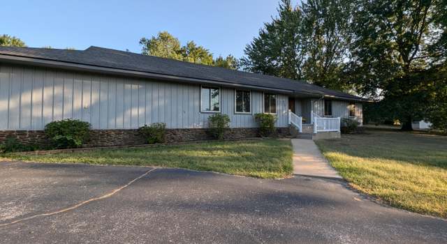 Photo of 627 Oak Grove Ave, Monett, MO 65708