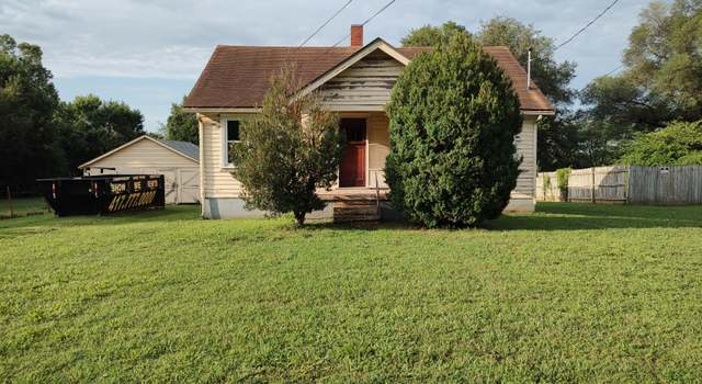 Photo of 904 E Locust St, Bolivar, MO 65613