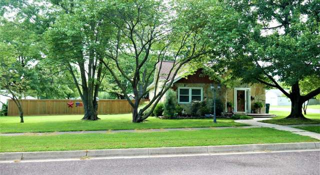 Photo of 1012 3rd St, Monett, MO 65708