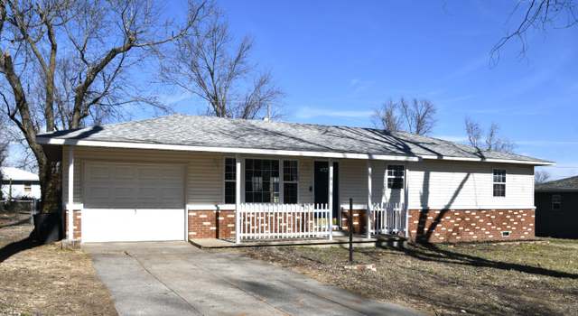 Photo of 705 W Hughs St, Bolivar, MO 65613