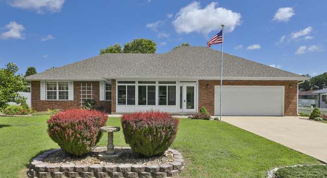 Photo of 745 E Lindon St, Bolivar, MO 65613